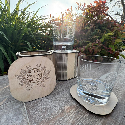 Verre à whisky personnalisé et son étui en bois avec couvercle dessous de verre